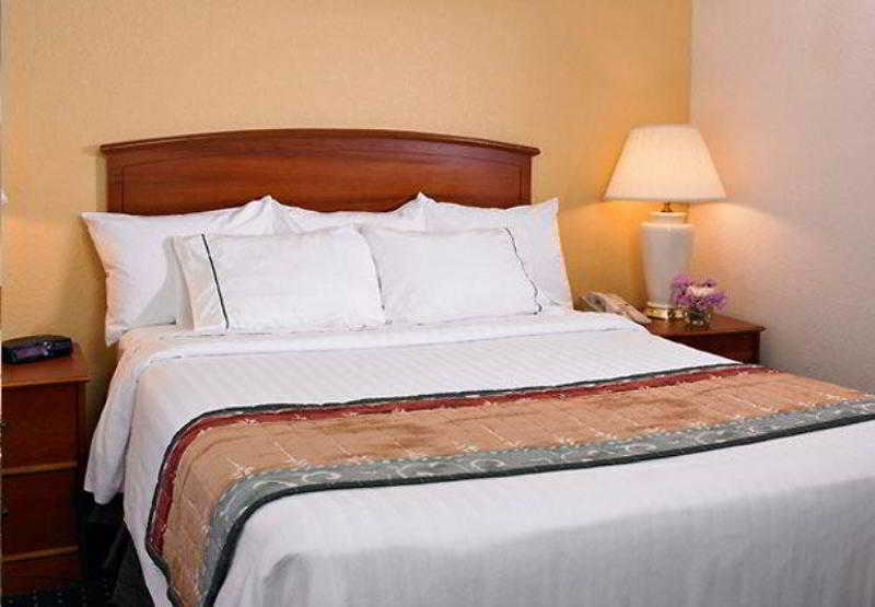 Towneplace Suites By Marriott Findlay Bagian luar foto